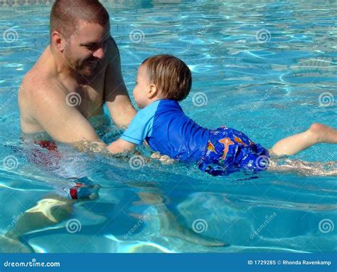 How to Teach Baby to Swim: A Dive into the World of Aquatic Parenting