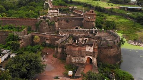  Quandar Fort: An Ancient Fortress Offering Stunning Views and Mystical Legends!